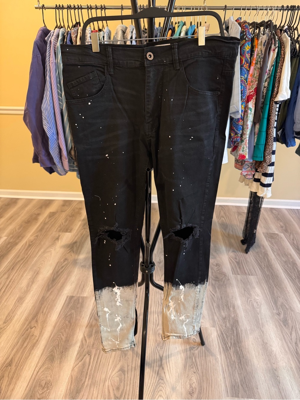 Men’s Black Distressed Fashion Nova Paint-Splatter Jeans